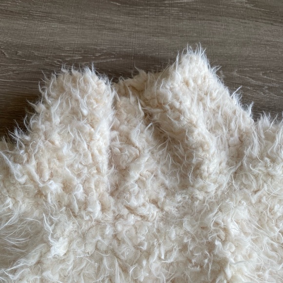 Express Sherpa Poncho - Picture 3 of 5